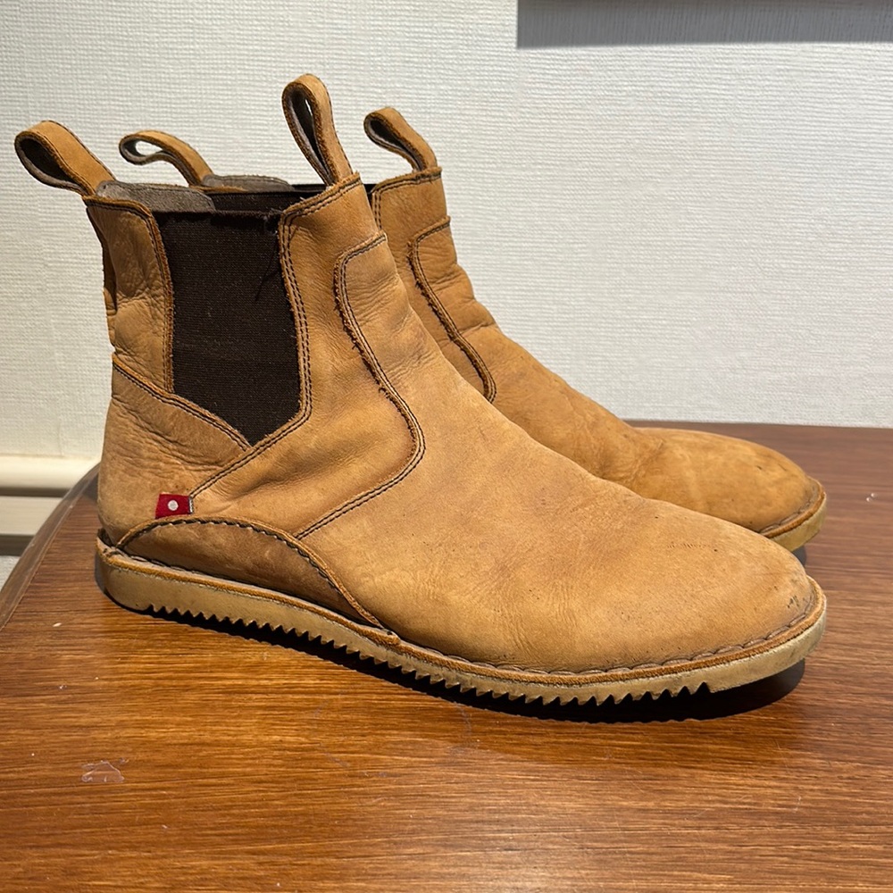 Oliberte pull Chelsea boot. Size 11 / 44